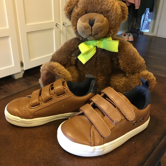 Old Navy Toddler, Triple Strap Dress Sneaker; sz 7 - Picture 3 of 7